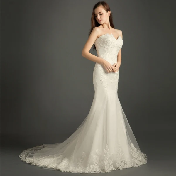 Fine Brudekjoler 2017 Hvit Trompet / Havfrue Chapel Train Gripende Ruffles Kjæreste Ryggløse Uten Ermer Perle Beading Blonder Appliques
