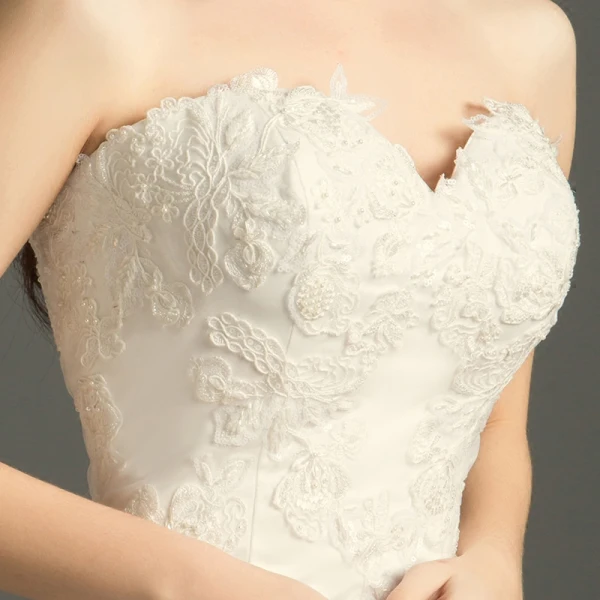 Fine Brudekjoler 2017 Hvit Trompet / Havfrue Chapel Train Gripende Ruffles Kjæreste Ryggløse Uten Ermer Perle Beading Blonder Appliques