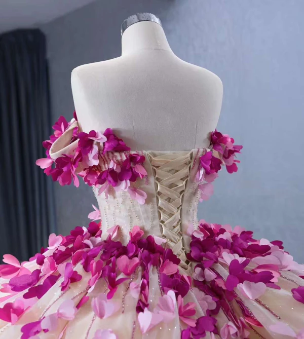 Blomma Fe Champagne Balklänning Balklänningar 2024 Korsade remmar Beading Långa Tyll Axelbandslös Ärmlös Quinceañera Formella Klänningar