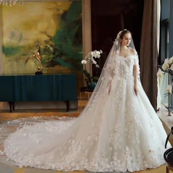 Luxe Ivoire Robe De Mariée 2018 Princesse Perlage Appliques En Dentelle Perle De L Épaule Dos Nu Manches Courtes Cathedral Train Mariage
