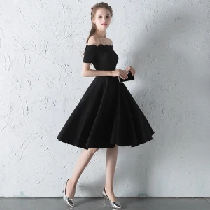 Simple Noire Robe De Graduation 2018 Princesse De L Épaule Manches Courtes Dos Nu Mi Longues Robe De Ceremonie