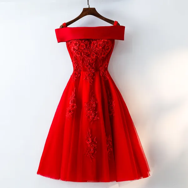 Chic / Beautiful Red Homecoming Graduation Dresses 2017 A-Line / Princess Lace Flower Artificial Flowers Off-The-Shoulder Crossed Straps Backless Sleeveless Short