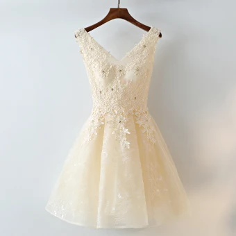 Chic Belle Champagne De Retour Robe De Graduation 2017 Princesse Dentelle Fleur Dos Nu Faux Diamant V Cou Sans Manches Courte