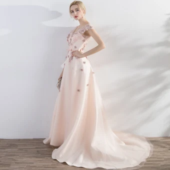 Elegante Pearl Rosa Abendkleider 2017 A Linie Mit Spitze Blumen Perle Schleife V Ausschnitt Rückenfreies Gekreuzte Träger Ärmellos Hof Schleppe Abend