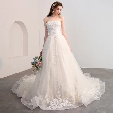 Chic Belle Ivoire Robe De Mariée 2018 Princesse En Dentelle Fleur Appliques Perlage Cristal Bustier Dos Nu Sans Manches Cathedral Train Mariage