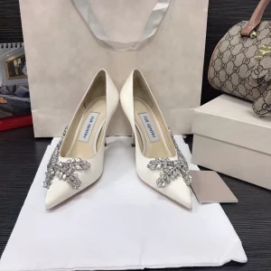 Snygga Fina Elfenben Afton Rhinestone Pumps 2021 Läder 8 Cm Stilettklackar Spetsiga Pumps Högklackade