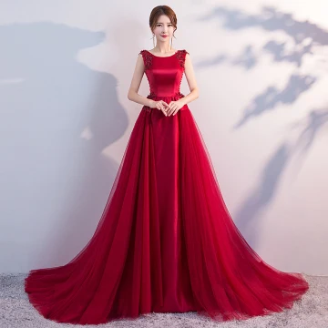 Charmant Bordeaux Robe De Soirée 2018 Princesse Perlage Cristal En Dentelle Fleur Paillettes Encolure Dégagée Dos Nu Sans Manches Train De Balayage Robe De Ceremonie