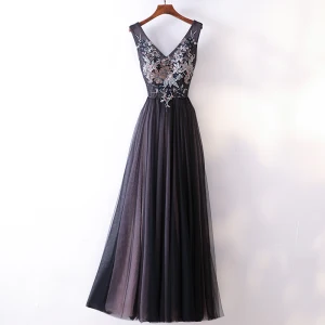 Chic Beautiful Black Evening Dresses 2017 A Line Princess Lace Beading Crystal V Neck Backless Sleeveless Formal Dresses