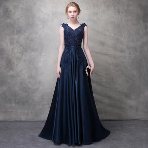Classique Bleu Marine Robe De Soirée 2017 Princesse En Dentelle Fleur Fleurs Artificielles Paillettes V Cou Dos Nu Sans Manches Train De Balayage Robe De Ceremonie