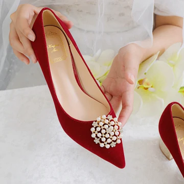 Élégant Rouge Chaussure De Mariée 2021 Perle 5 Cm Talons Épais Talon Bloc À Bout Pointu Mariage Escarpins Talons Hauts