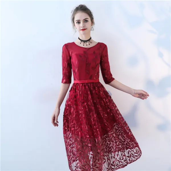 Chic / Belle Bordeaux de retour Robe De Graduation 2017 Robe De Ceremonie En Dentelle Noeud Paillettes Encolure Dégagée 3/4 Manches Mi-Longues Princesse