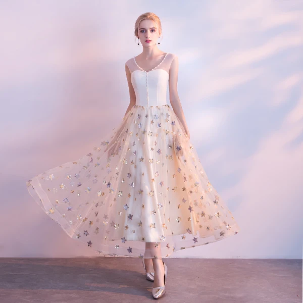 Élégant Champagne de retour Robe De Graduation 2017 Princesse Étoile V-Cou Dos Nu Sans Manches Thé Longueur Robe De Ceremonie