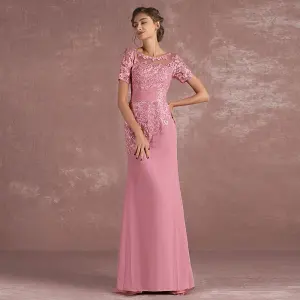 Chic Beautiful Candy Pink Mother Of The Bride Dresses 2018 Trumpet Mermaid Lace Flower Scoop Neck Backless Short Sleeve Floor Length Long Wedding Party Dresses