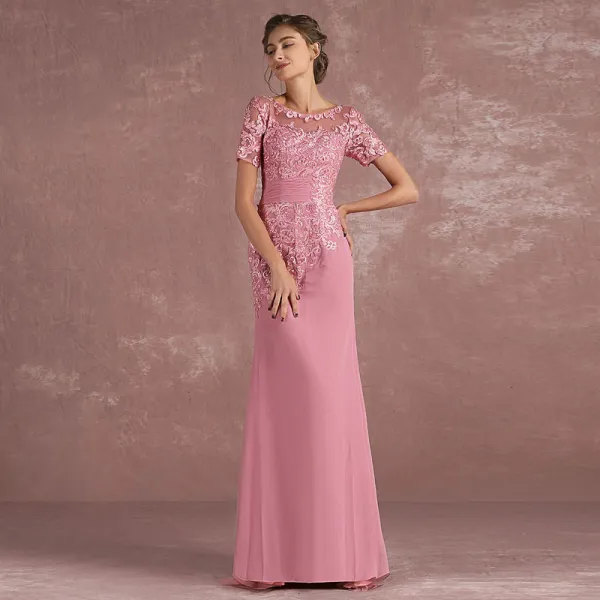 Schöne Pink Brautmutterkleider 2018 Meerjungfrau Spitze Blumen Rundhalsausschnitt Rückenfreies Kurze Ärmel Lange Kleider Für Hochzeit