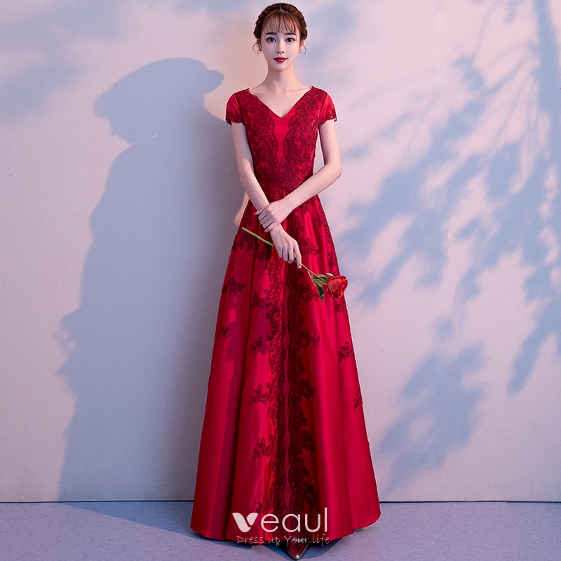 Elegantes Borgona Vestidos de noche 2018 A Line Princess Con Encaje Flor V Cuello Sin Espalda Manga Corta Largos Vestidos Formales