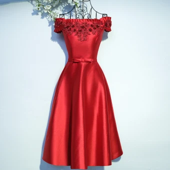 Chic Belle Rouge Robe De Ceremonie Robe De Graduation 2017 En Dentelle Fleur Faux Diamant Thé Longueur Encolure Carrée Manches Courtes Princesse