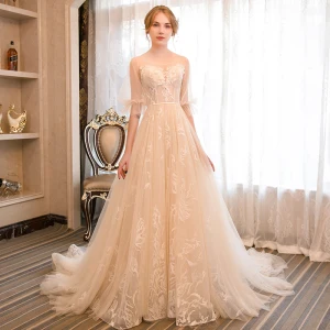 Elegant Champagne Brudekjoler 2018 Prinsesse Appliques Scoop Halsen 1 2 Ermer Ryggløse Domstol Tog Bryllup