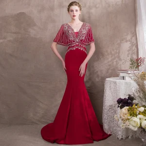 Luxe Bordeaux Robe De Soirée 2018 Trompette Sirène Perlage Cristal Faux Diamant V Cou Dos Nu Manches Courtes Tribunal Train Robe De Ceremonie