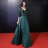 Chic / Belle Vert Foncé Robe De Soirée 2018 Princesse Paillettes Noeud V-Cou Dos Nu 3/4 Manches Longue Robe De Ceremonie