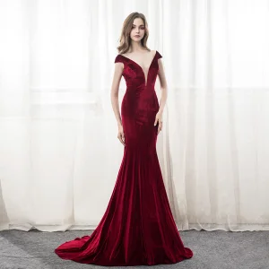 Chic Belle Bordeaux Robe De Soirée 2018 Trompette Sirène V Cou Dos Nu Tribunal Train Robe De Ceremonie