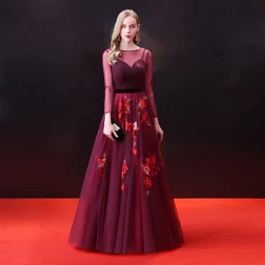 Fine Burgunder Ballkjoler 2018 Prinsesse Appliques Sash Scoop Halsen Langermede Ankel Lengde Formelle Kjoler