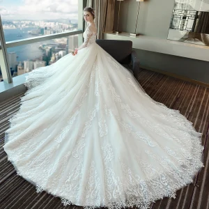 Schöne Weiß Brautkleider Hochzeitskleider 2018 Ballkleid Spitze Applikationen Perle Rundhalsausschnitt Rückenfreies 1 2 Ärmel Königliche Schleppe Hochzeit