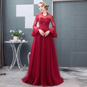 Fine Burgunder Ballkjoler 2018 Prinsesse Blonder Appliques Beading Krystall Scoop Halsen Ryggløse Langermede Lange Formelle Kjoler