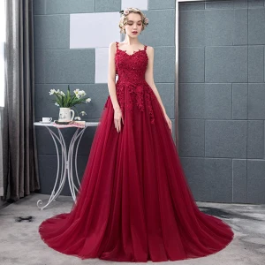Fine Burgunder Ballkjoler 2018 Prinsesse Blonder Appliques Krystall Paljetter Spaghettistropper Ryggløse Uten Ermer Feie Tog Formelle Kjoler