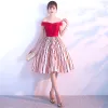 Chic / Beautiful Red Homecoming Graduation Dresses 2018 A-Line / Princess Striped Off-The-Shoulder Backless Sleeveless Knee-Length Formal Dresses