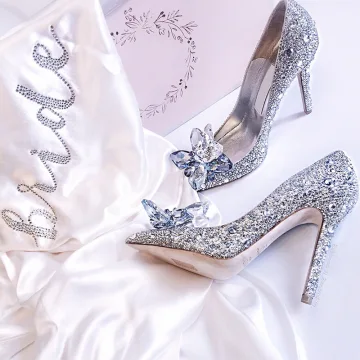 Glittrande Silver Askungen Brudskor 2018 Kristall Rhinestone Läder Spetsiga Högklackade