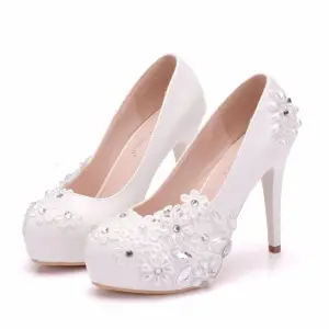 Piękne Białe Buty Ślubne 2018 Z Koronki Perła Rhinestone 11 Cm Szpilki Okrągłe Toe Ślub Czółenka