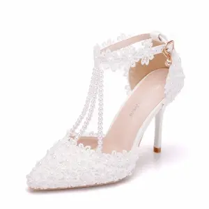 Charmant Blanche Chaussure De Mariée 2018 Faux Diamant Bride Cheville En Dentelle Perle Gland 9 Cm Talons Aiguilles À Bout Pointu Mariage Talons Hauts
