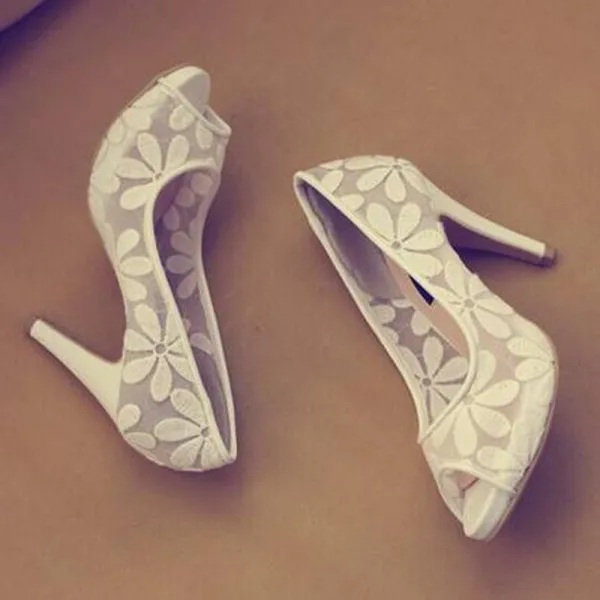 Hermoso Blanco Zapatos de novia 2018 Transparentes De Encaje Flor 10 cm Stilettos / Tacones De Aguja Peep Toe Boda Tacones
