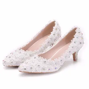 Piękne Białe Buty Ślubne 2018 Z Koronki Kwiat Rhinestone 5 Cm Szpilki Szpiczaste Ślub Czółenka