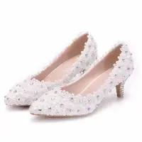 Snygga / Fina Vita Brudskor 2018 Spets Blomma Rhinestone 5 cm Stilettklackar Spetsiga Bröllop Pumps
