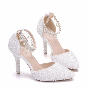 Charmant Blanche Chaussure De Mariée 2018 Perle Faux Diamant Gland 9 Cm Talons Aiguilles Bride Cheville À Bout Pointu Mariage Talons Hauts