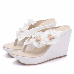 Moderne Mode Blanche Plage Chaussures Femmes 2018 Appliques Compensées Pantoufle Tongs