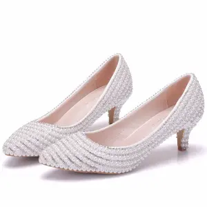Modern Fashion White Wedding Shoes 2018 Beading Pearl Rhinestone 3 Cm Stiletto Heels Pointed Toe Low Heel Wedding Pumps