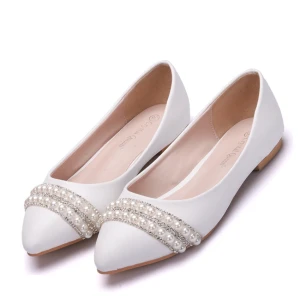 Mooie Prachtige Witte Parel Rhinestone Spitse Neus Platte Bruidsschoenen 2018