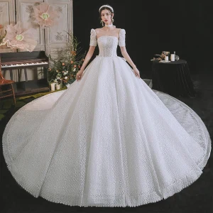 Simple Haut De Gamme Blanche Glitter Robe De Mariée 2021 Robe Boule Encolure Dégagée Manches Courtes Dos Nu Noeud Royal Train Mariage