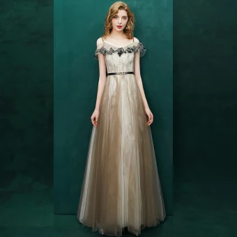 Luxe Champagne Robe De Bal 2019 Princesse Ceinture Dentelle Bretelles Spaghetti Dos Nu Sans Manches Longue Robe De Ceremonie