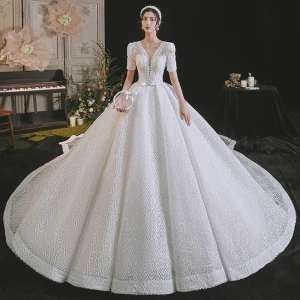Lyx Vita Bröllopsklänningar 2021 Balklänning Urringning Beading Pärla Rhinestone Rosett Korta Ärm Halterneck Royal Train Bröllop