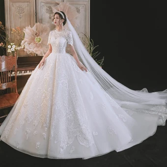 Élégant Haut De Gamme Ivoire Robe Boule Robe De Mariée 2021 Encolure Dégagée Perlage En Dentelle Fleur Manches Courtes Dos Nu Royal Train Mariage