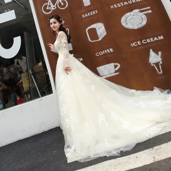 Chic Belle Champagne Robe De Mariée 2018 Princesse En Dentelle Fleur Dos Nu Encolure Dégagée Manches Longues Tribunal Train Mariage