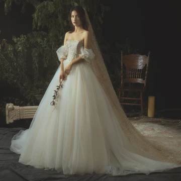 Luxe Champagne Trouwjurken 2019 A Lijn Kralen Parel Strapless Ruglooze Mouwloos Cathedral Train