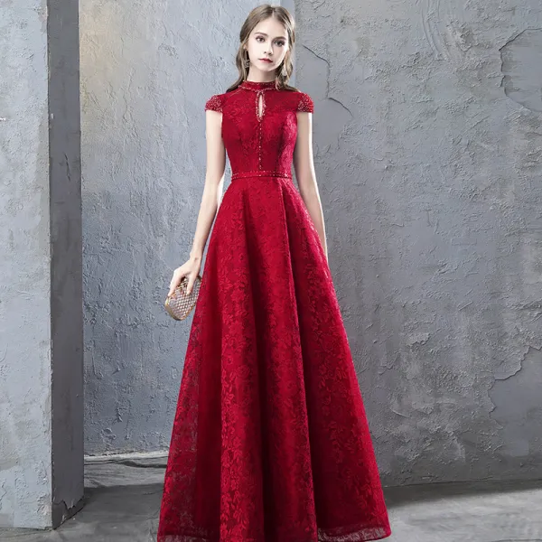 Chinese style Burgundy Evening Dresses  2019 A-Line / Princess Beading Lace Crystal Scoop Neck Cap Sleeves Backless Floor-Length / Long Formal Dresses