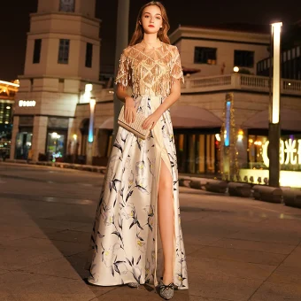 Élégant Doré Robe De Soirée 2019 Princesse Encolure Dégagée Perlage Paillettes Gland Manches Courtes Fendue Devant Impression Longue Robe De Ceremonie