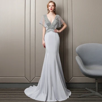 Sexet Sølv Selskabskjoler 2018 Havfrue Krystal Rhinestone Beading Perle Pailletter V Hals Halterneck Kort Ærme Feje Tog Kjoler