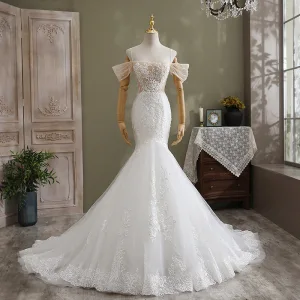 Sexy Weiß Meerjungfrau Brautkleider Hochzeitskleider 2021 Spaghettiträger Perlenstickerei Perle Strass Spitze Blumen Ärmellos Rückenfreies Kathedrale Schleppe Hochzeit