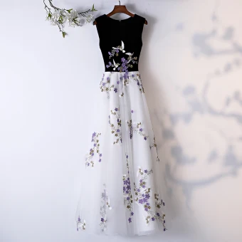 Chic Belle Blanche Robe De Bal 2019 Princesse Encolure Dégagée Sans Manches Appliques En Dentelle Longue Robe De Ceremonie